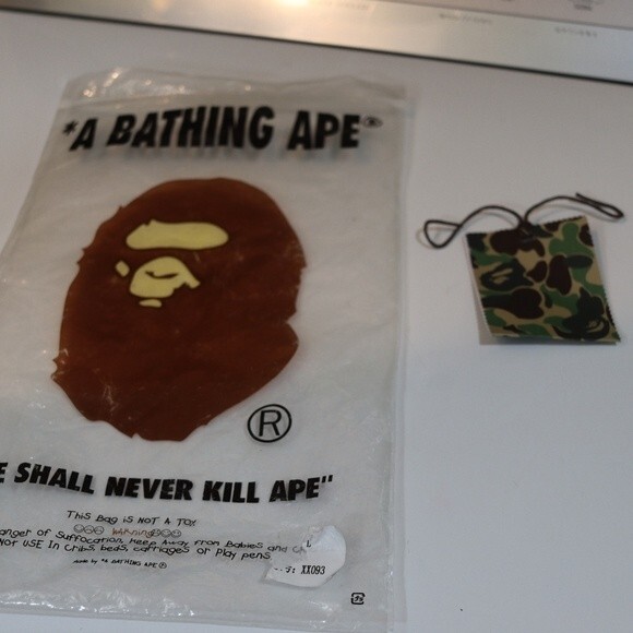 BAPE Marvel Comic White Hulk Tshirt Small - Picture 12 of 12